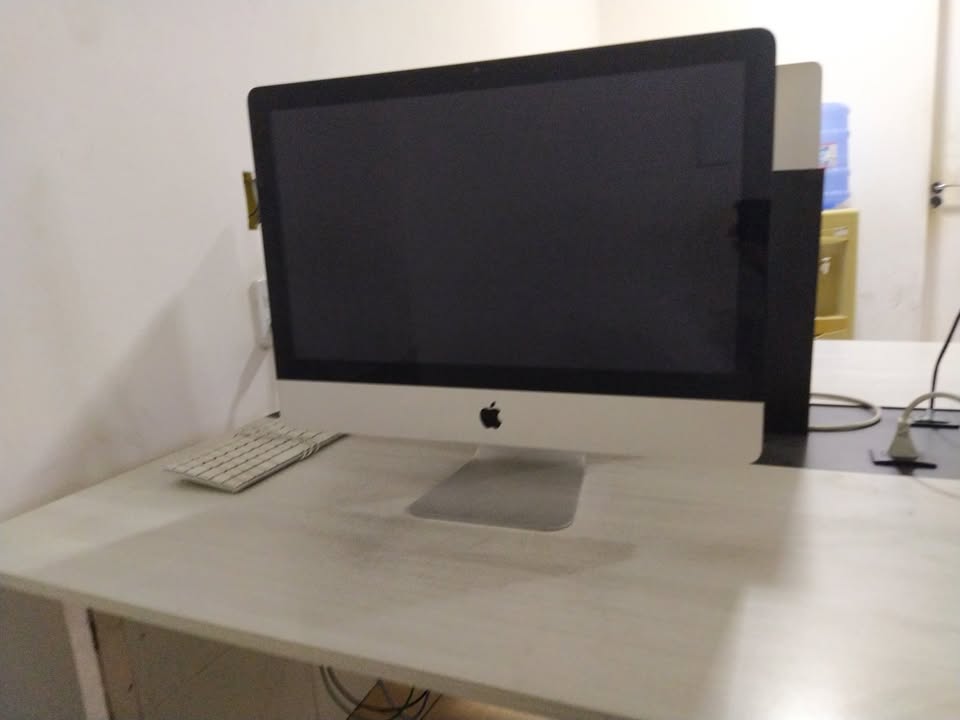 iMac 21.5" Apple Mid 2011 - 2 (Core i5 / 8GB / SSD)