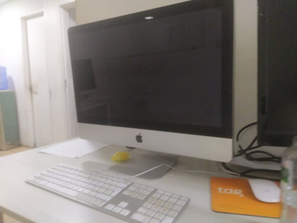 iMac 21.5" Apple Late 2009 - 7 (Core 2 Duo 3.06GHz / 8GB / SSD)