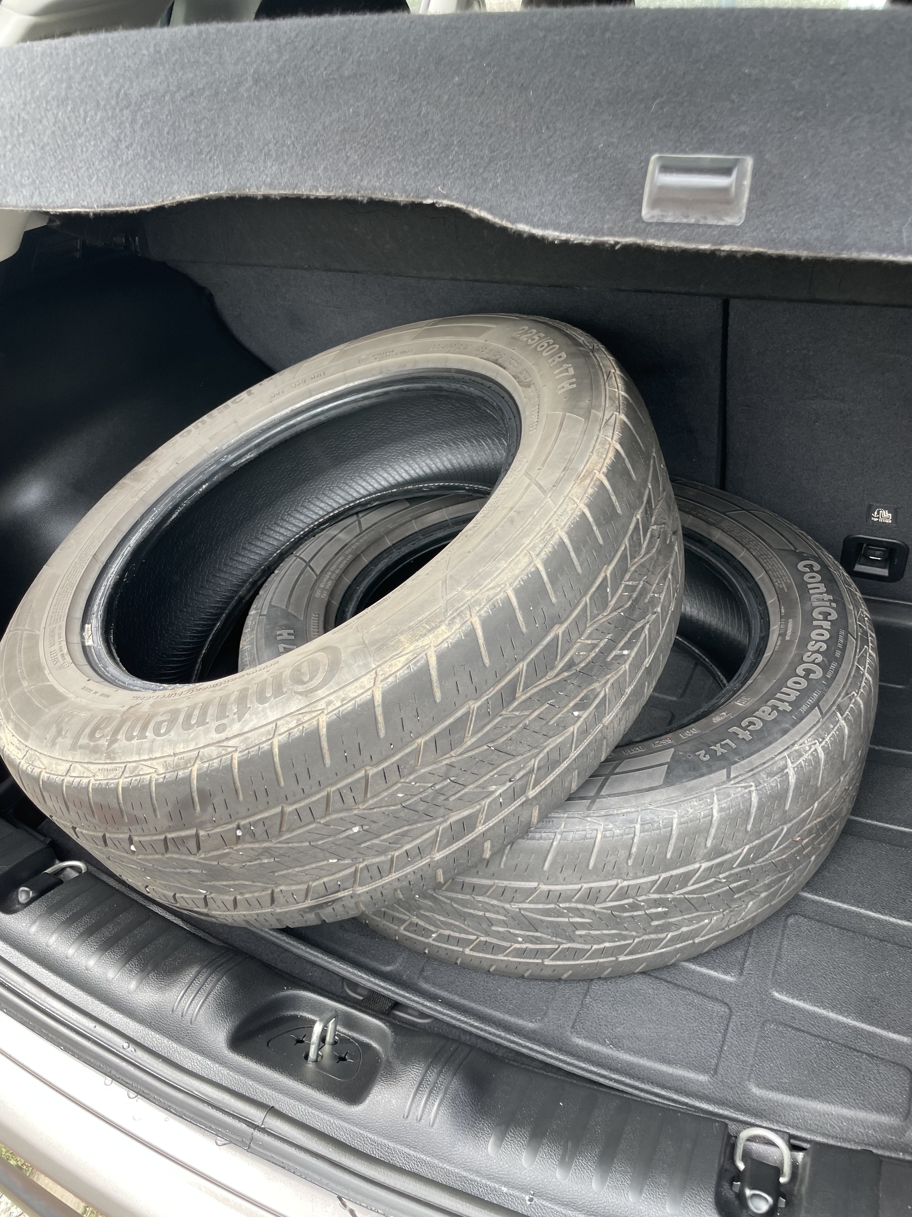 Pneus 225/60 R17 Continental